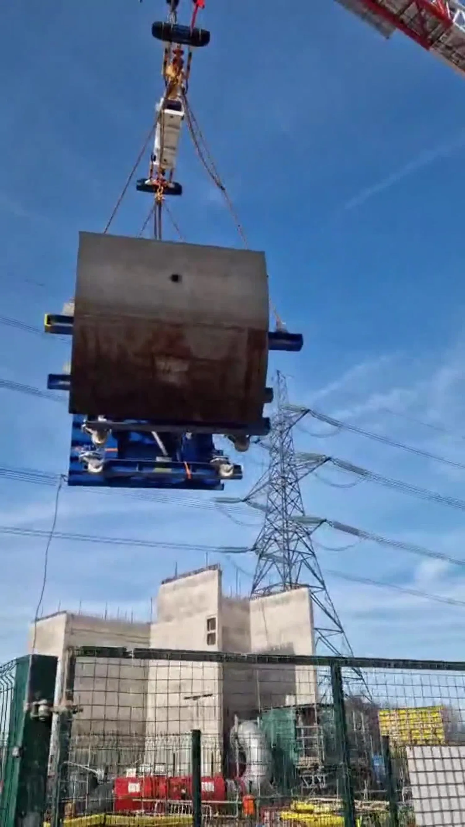HS2 UK - Pendulum Shaft Lift 2
